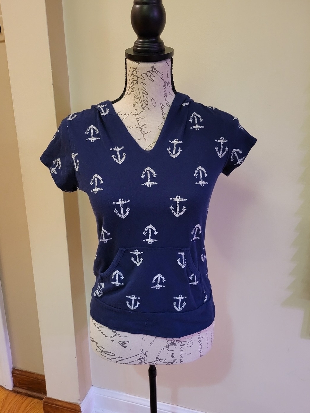 Wet Seal Women's Anchor Print V-Neck Top Blue & White